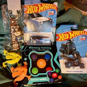 MEMORY LEARNING-LABUBU KEY RING, HOT WHEELS, 2 JUMP FROGS,SLAP BRACELETS&MORE